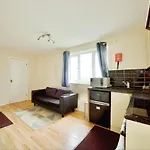 Entire 2 Bed Flat In London, 5 Mins From Tube