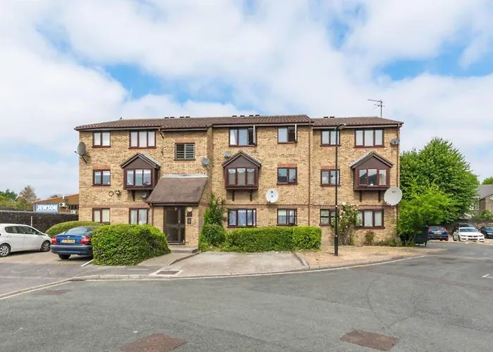 Entire 2 Bed Flat In London, 5 Mins From Tube