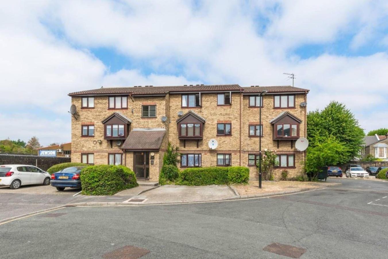 Entire 2 Bed Flat In London, 5 Mins From Tube Appartamento *