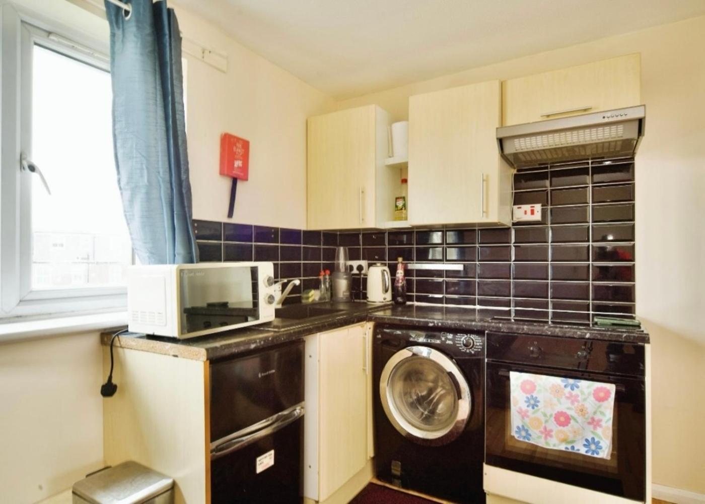 Entire 2 Bed Flat In London, 5 Mins From Tube * Londra