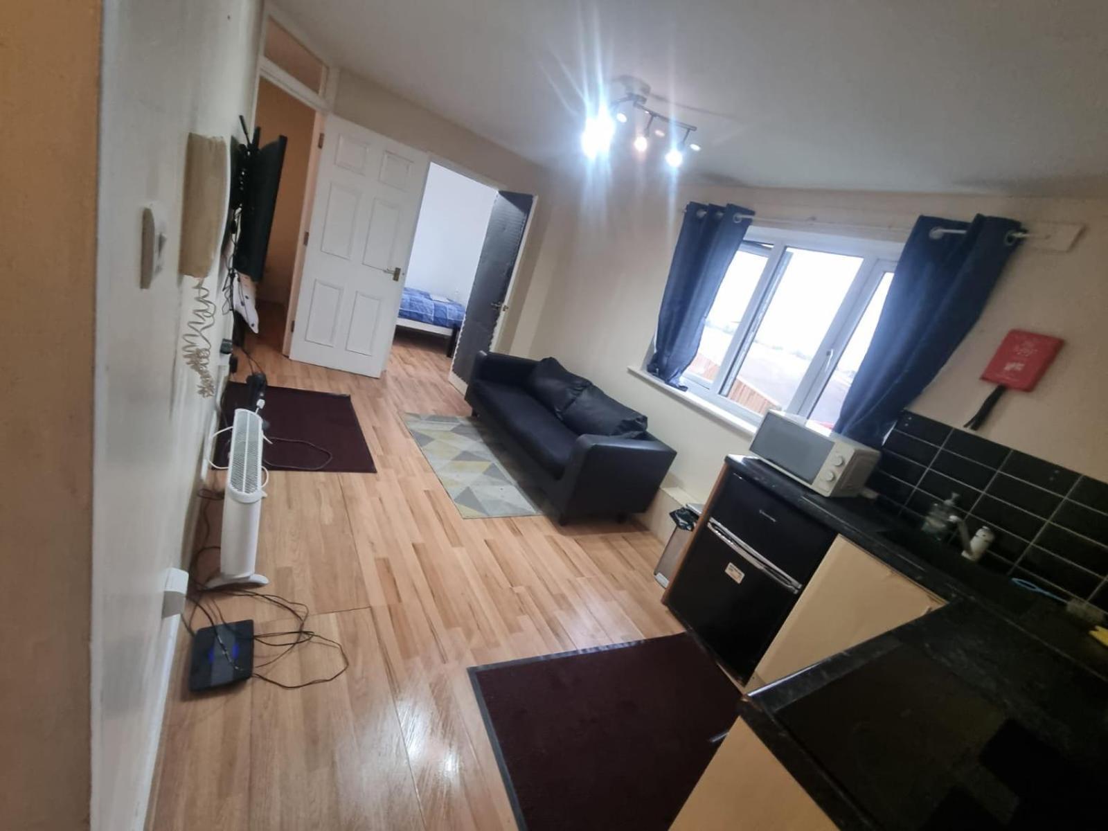 Entire 2 Bed Flat In London, 5 Mins From Tube Appartamento